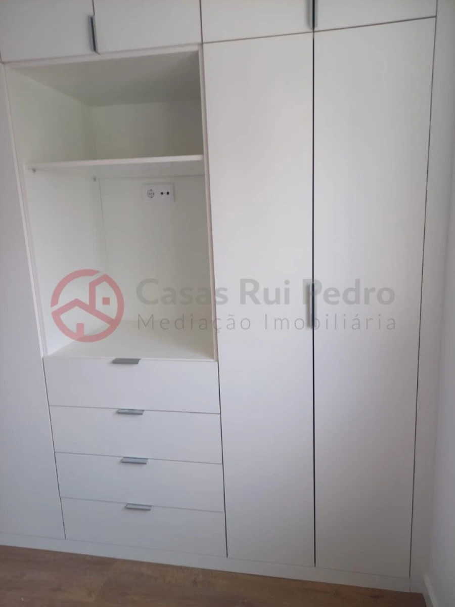 Apartamento T1 para Venda em Massamá e Monte Abraão Foto 17