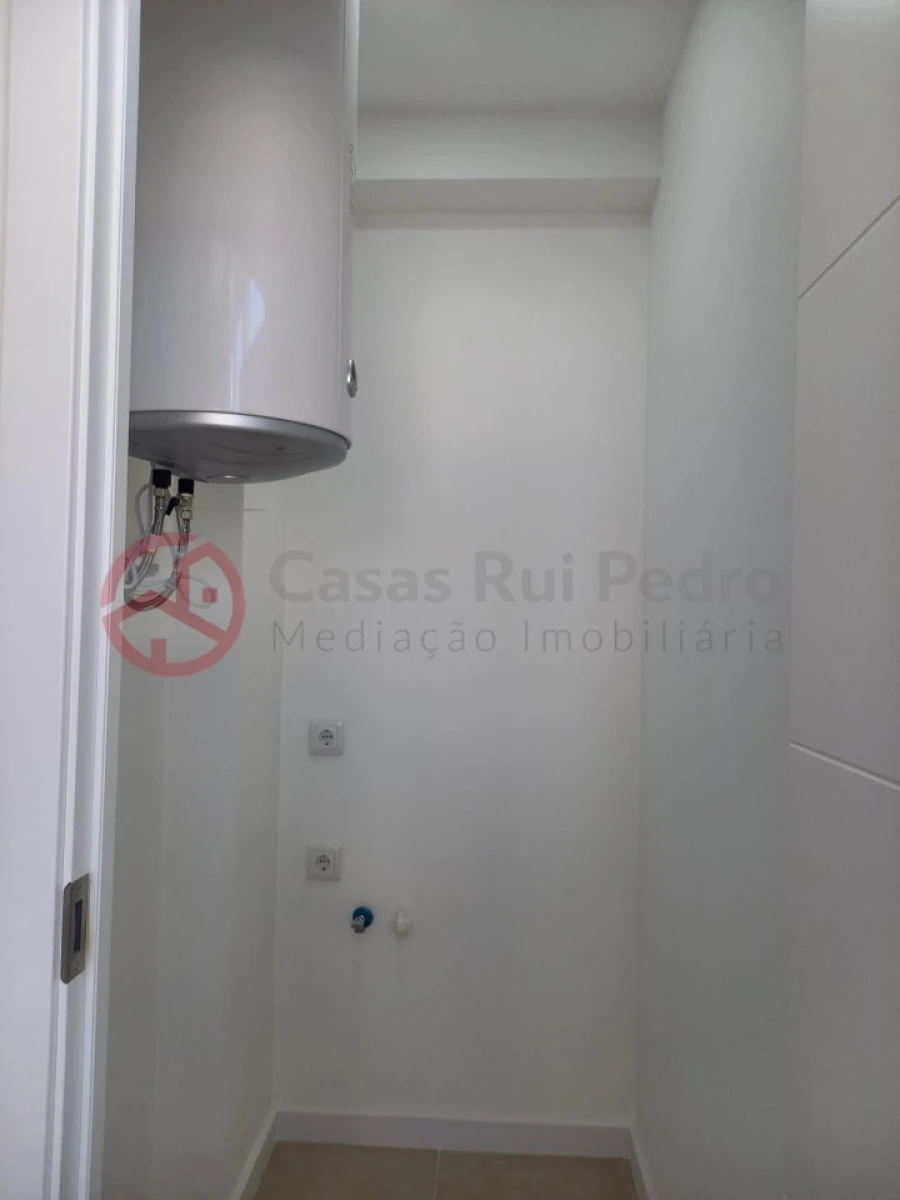 Apartamento T1 para Venda em Massamá e Monte Abraão Foto 25