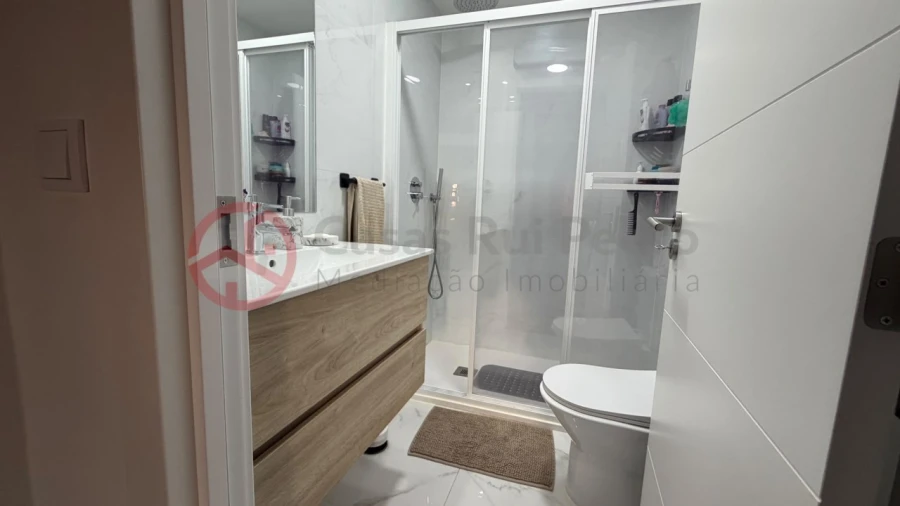 Apartamento T1 para Venda em Massamá e Monte Abraão Foto 31