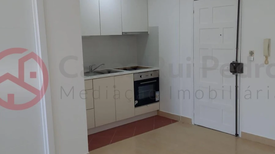 Apartamento T1 para Venda em Massamá e Monte Abraão
