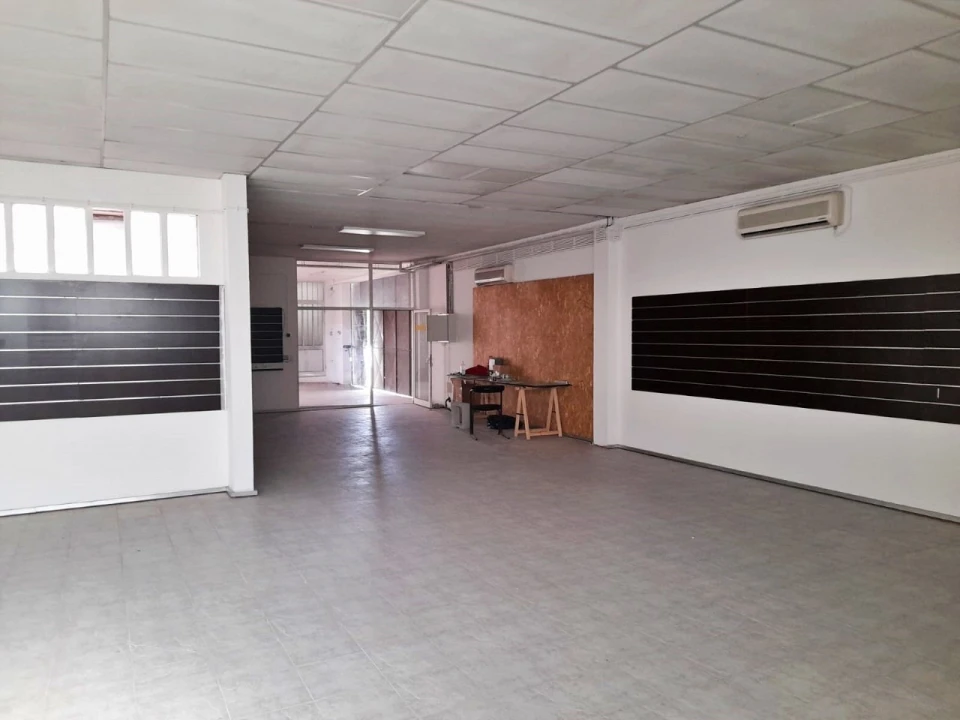 Armazém para Arrendamento em Milheiros Foto 8