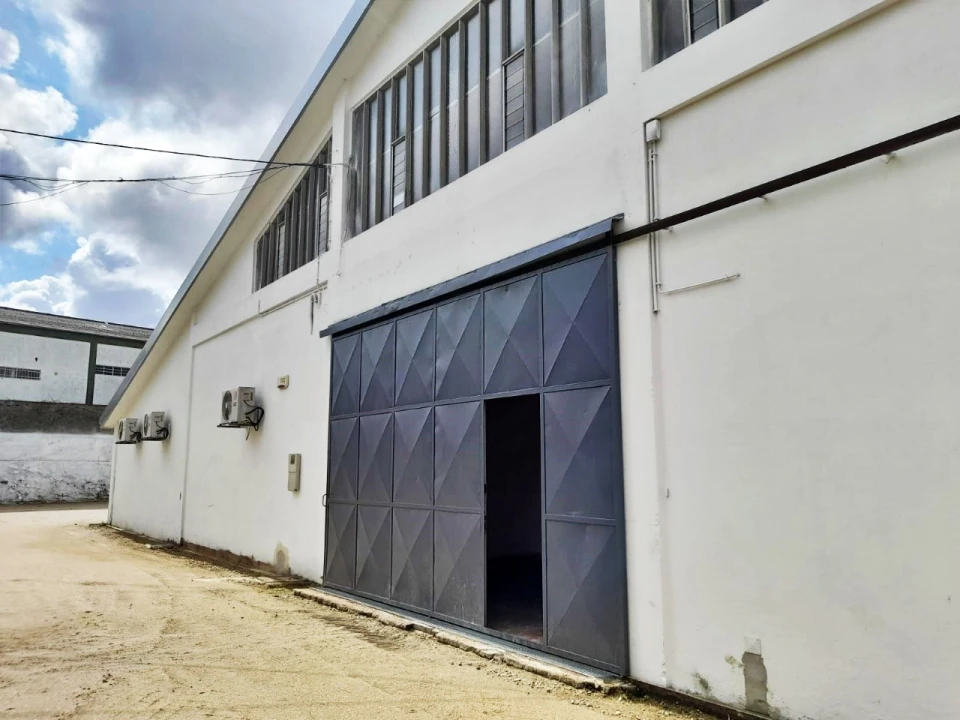 Armazém para Arrendamento em Milheiros Foto 12