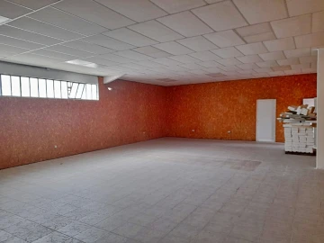 Armazém para Arrendamento em Milheiros