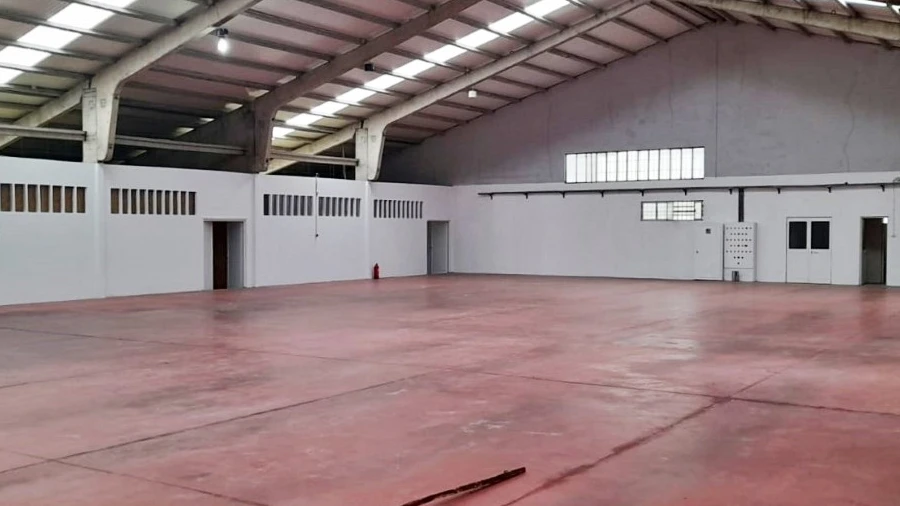 Armazém para Arrendamento em Milheiros