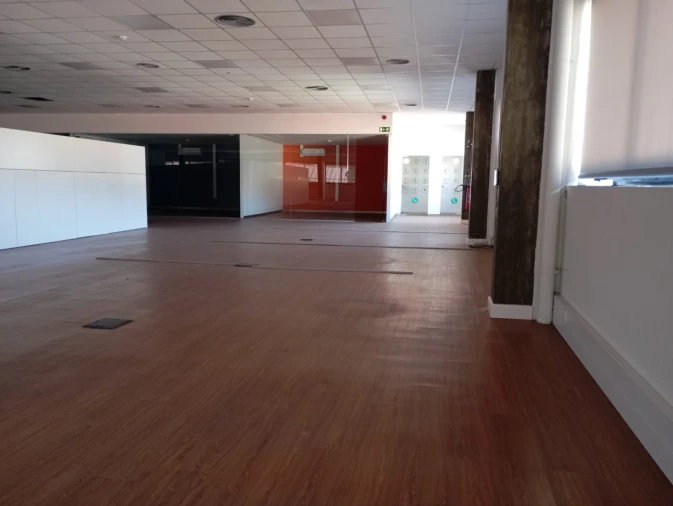 Escritório para Arrendamento em Vilar de Pinheiro Foto 9