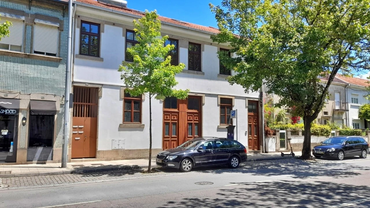 Prédio para Venda em Lordelo do Ouro e Massarelos Foto 1