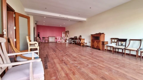 Prédio para Venda em Lordelo do Ouro e Massarelos