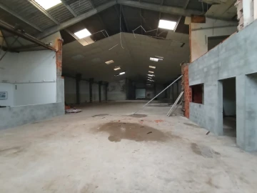Armazém para Arrendamento em Perafita, Lavra e Santa Cruz do Bispo