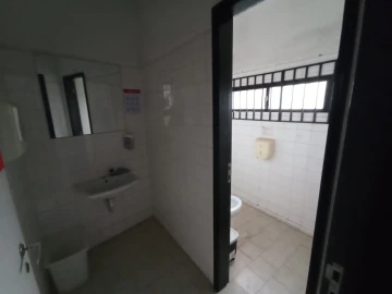Armazém para Arrendamento em Perafita, Lavra e Santa Cruz do Bispo