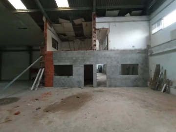 Armazém para Arrendamento em Perafita, Lavra e Santa Cruz do Bispo