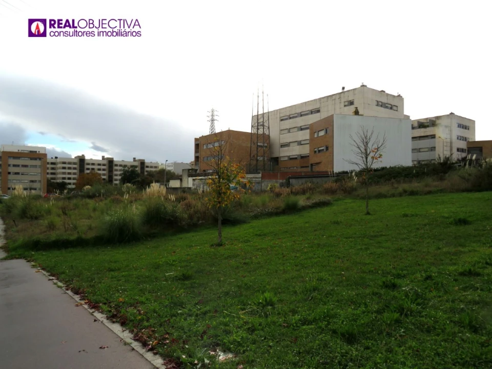 Terreno para Venda em Cidade da Maia Foto 7