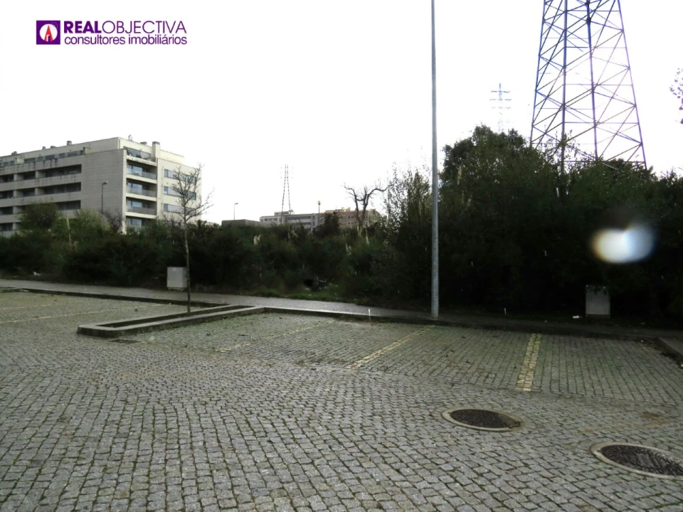 Terreno para Venda em Cidade da Maia Foto 9