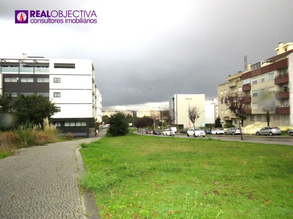 Terreno para Venda em Cidade da Maia Foto 1