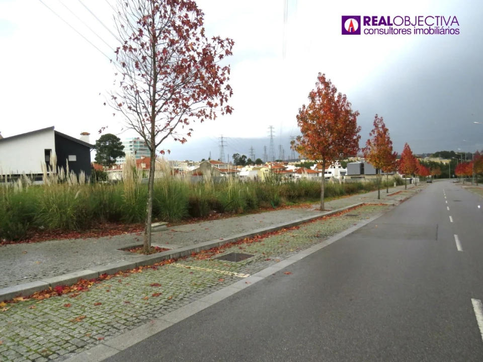Terreno para Venda em Cidade da Maia Foto 10