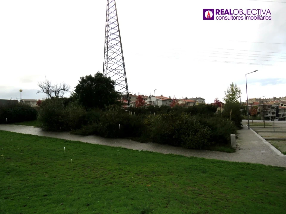Terreno para Venda em Cidade da Maia Foto 11