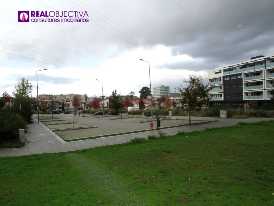 Terreno para Venda em Cidade da Maia Foto 4