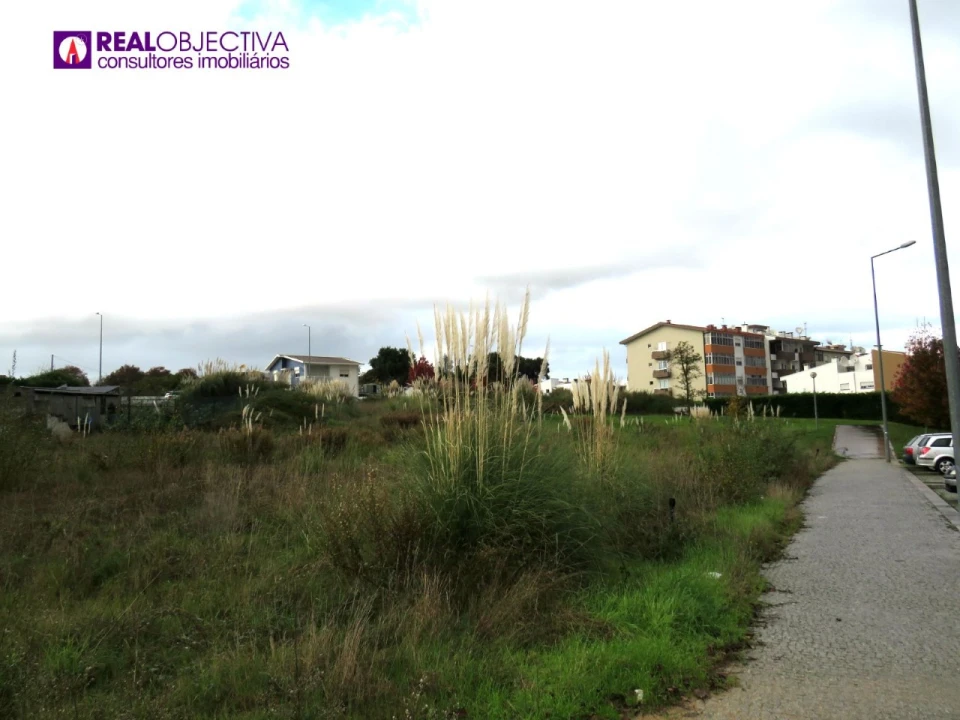 Terreno para Venda em Cidade da Maia Foto 8