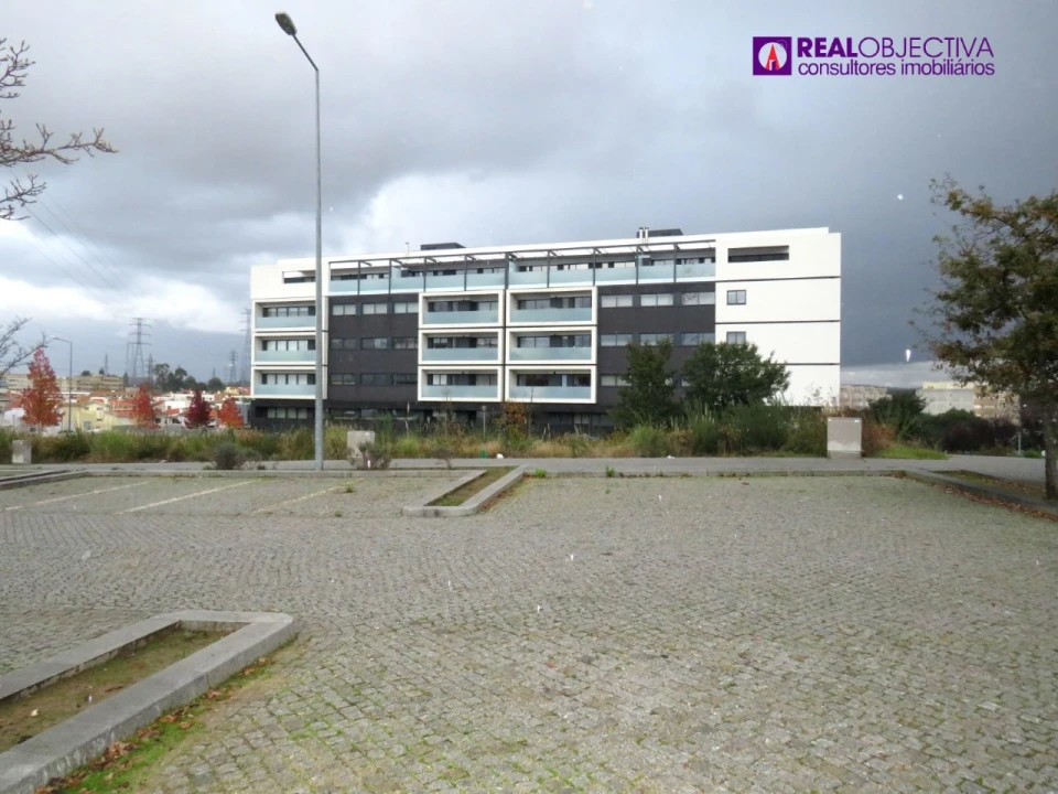 Terreno para Venda em Cidade da Maia Foto 5
