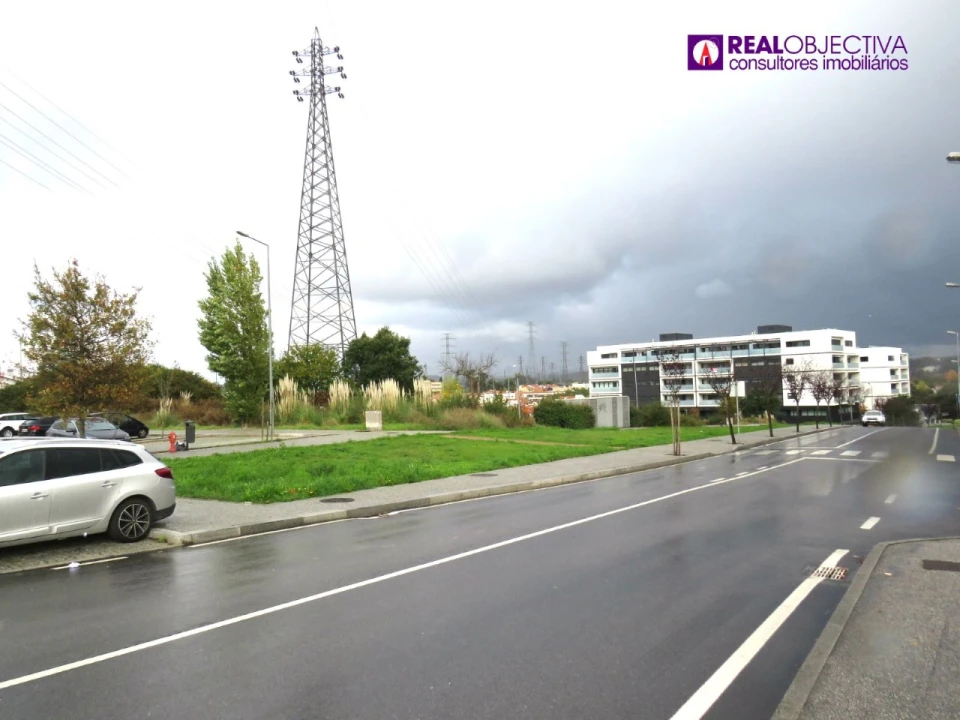 Terreno para Venda em Cidade da Maia Foto 3