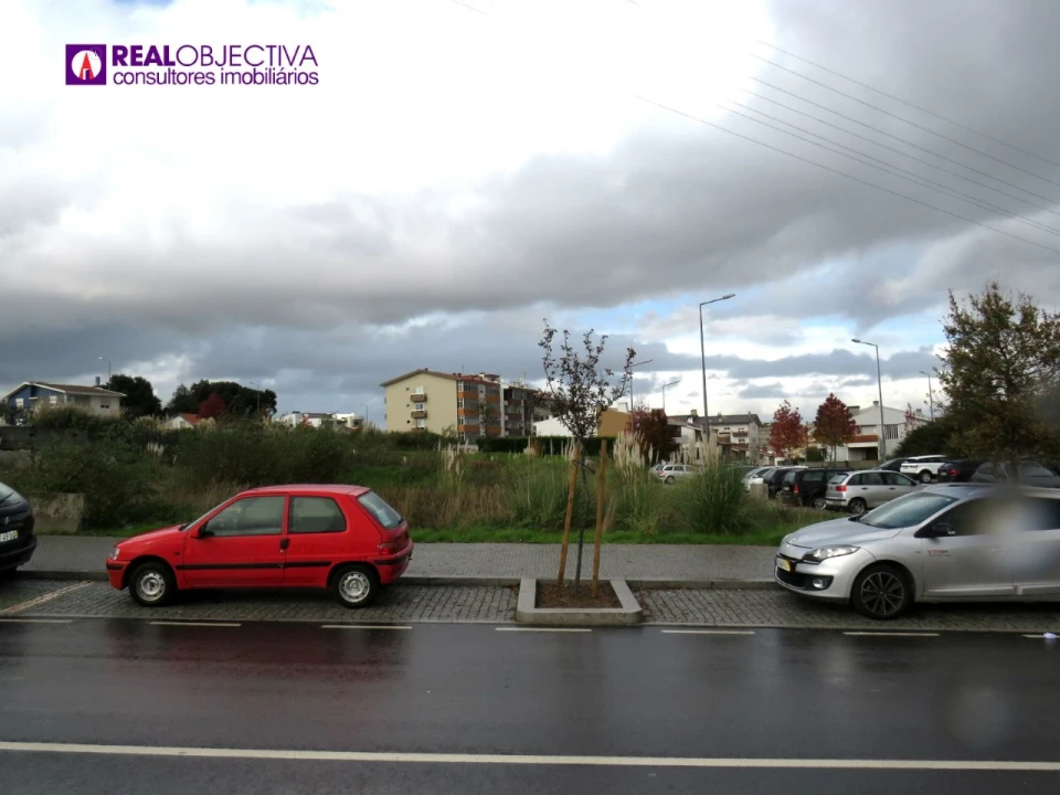 Terreno para Venda em Cidade da Maia Foto 13
