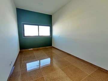 Armazém para Arrendamento em Grijó e Sermonde