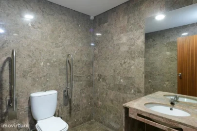 Prédio para Venda em Povoa de Lanhoso (N. Senhora do Amparo)