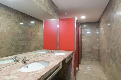 Prédio para Venda em Povoa de Lanhoso (N. Senhora do Amparo)