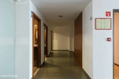 Prédio para Venda em Povoa de Lanhoso (N. Senhora do Amparo)