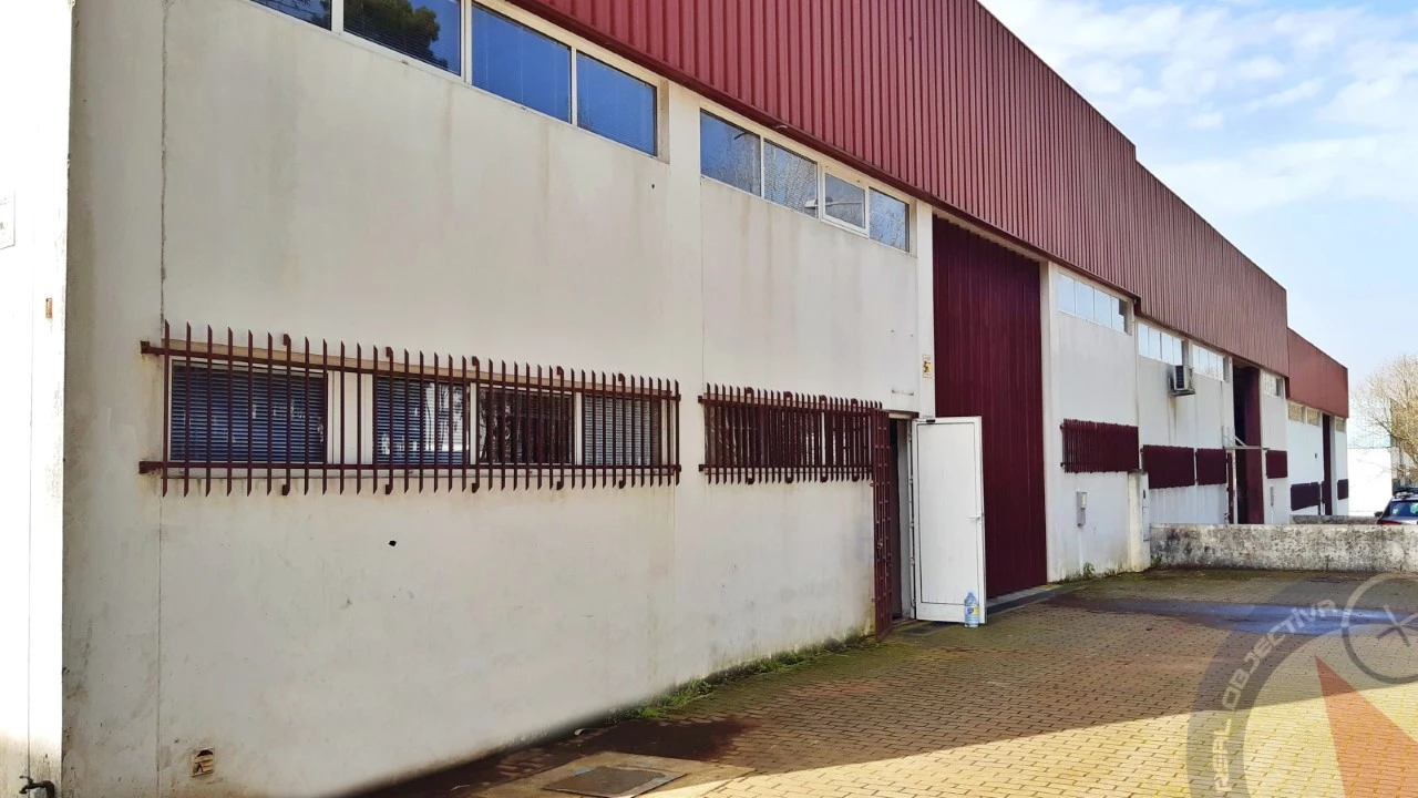 Armazém para Arrendamento em Castêlo da Maia Foto 1