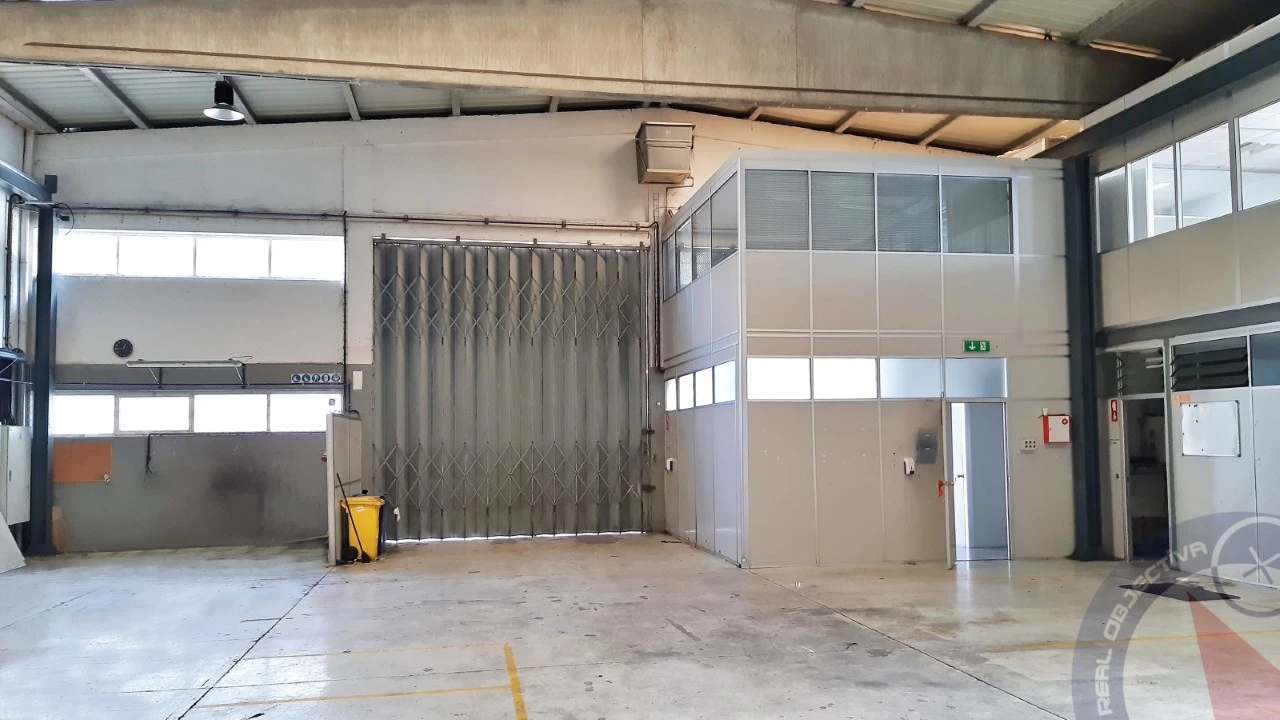 Armazém para Arrendamento em Castêlo da Maia Foto 3
