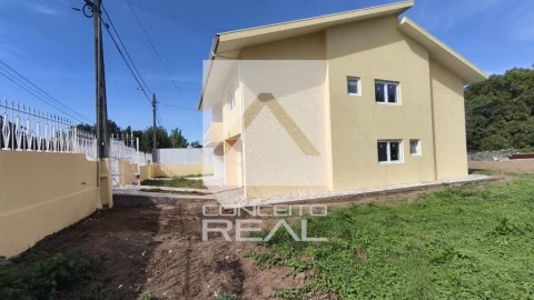 Moradia T3 para Venda em Santa Maria de Lamas