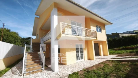 Moradia T3 para Venda em Santa Maria de Lamas