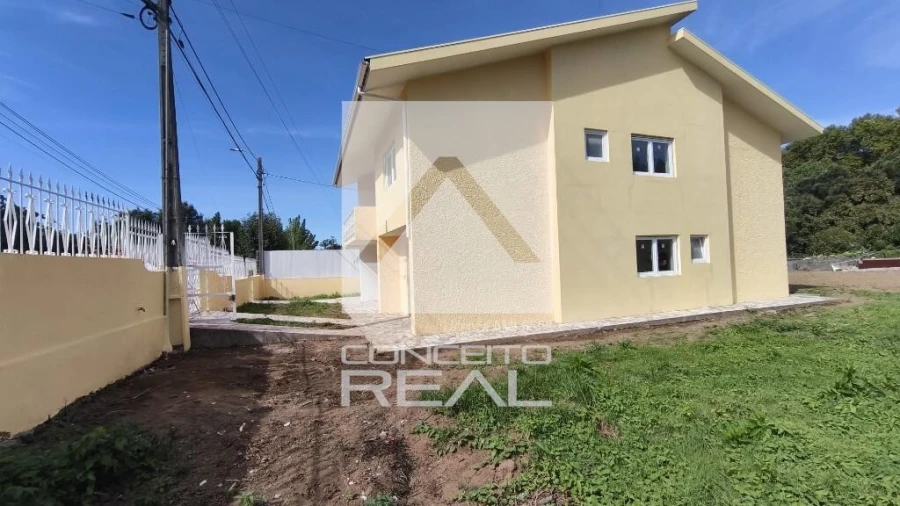 Moradia T3 para Venda em Santa Maria de Lamas Foto 3
