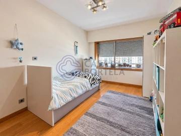 Apartamento T4 para Venda em Cidade da Maia