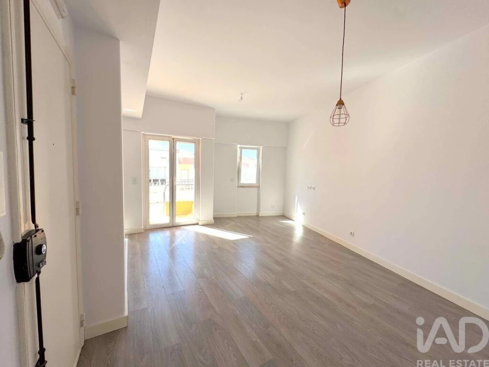 Apartamento T1 para Arrendamento em Algés, Linda-A-Velha e Cruz Quebrada-Dafundo Foto 2