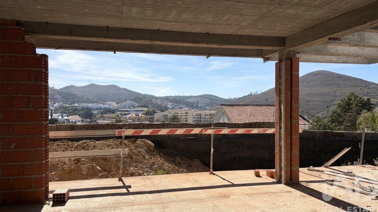 Moradia T4 para Venda em Malveira e São Miguel de Alcainça Foto 3