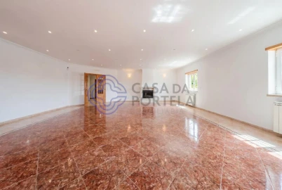 Moradia T4 para Venda em Amoreira