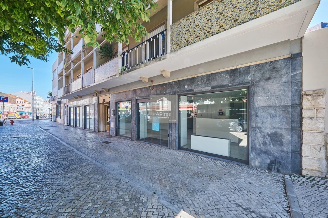 Loja para Arrendamento em Almada, Cova da Piedade, Pragal e Cacilhas Foto 2