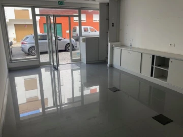 Loja para Arrendamento em Venteira