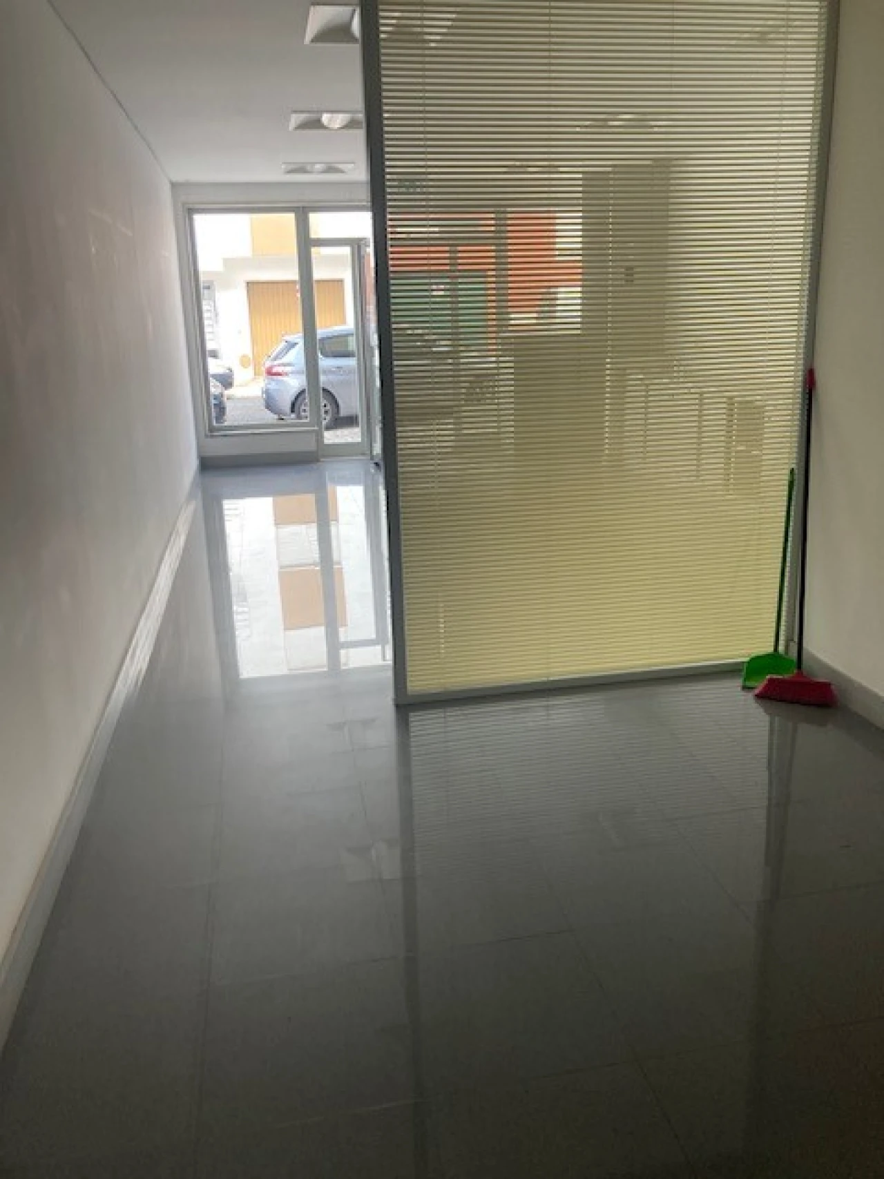 Loja para Arrendamento em Venteira Foto 2
