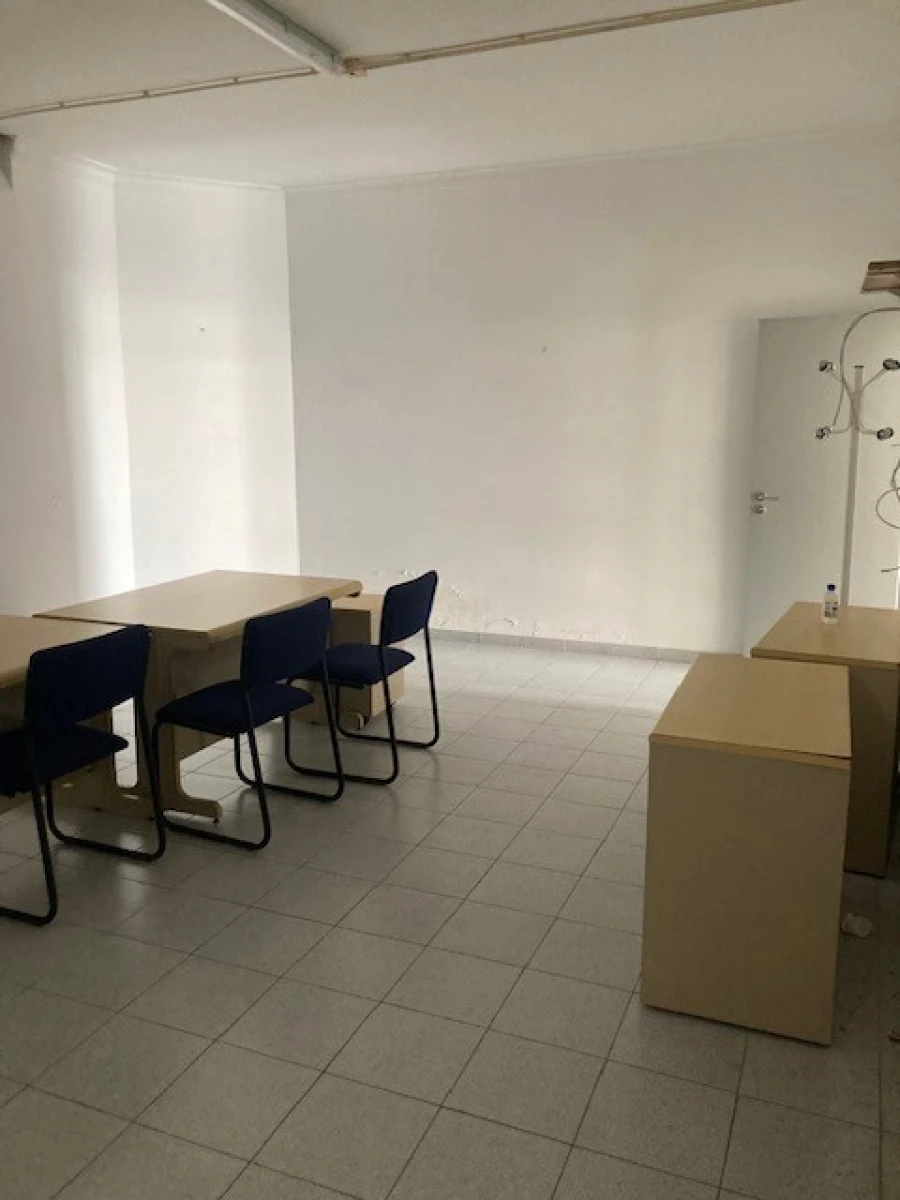 Loja para Arrendamento em Venteira Foto 5