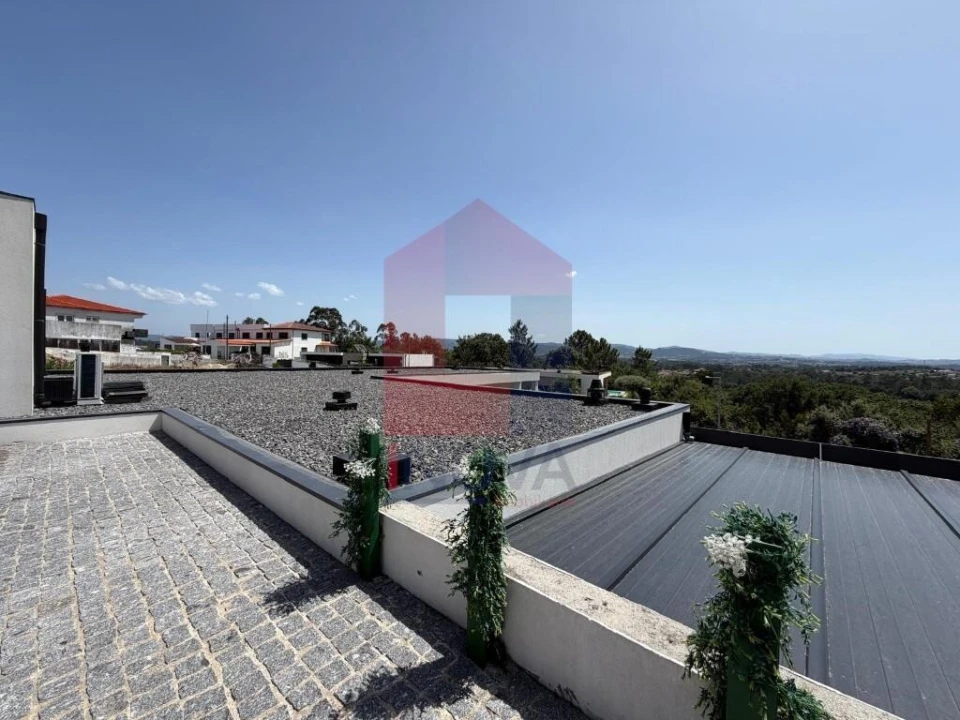 Moradia T3 para Venda em Vila Verde e Barbudo Foto 38