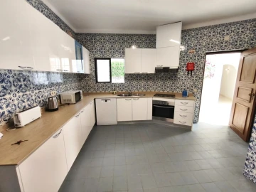 Moradia T5 para Venda em Quarteira