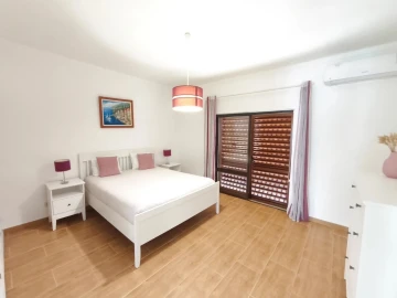 Moradia T5 para Venda em Quarteira