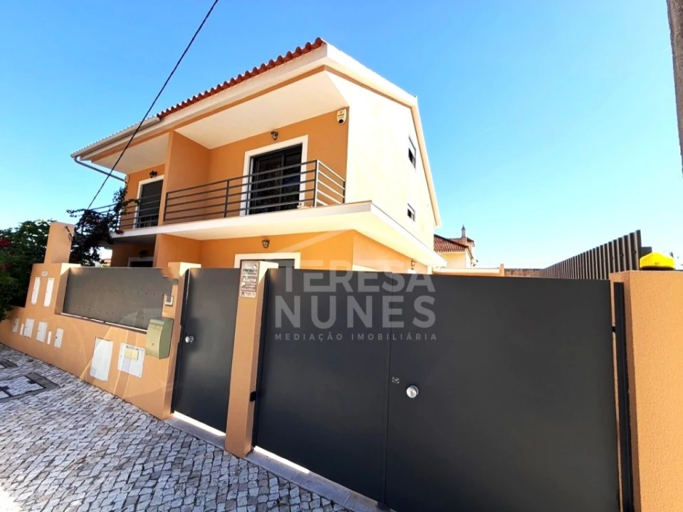 Moradia T3 para Venda em Quinta do Conde Foto 1