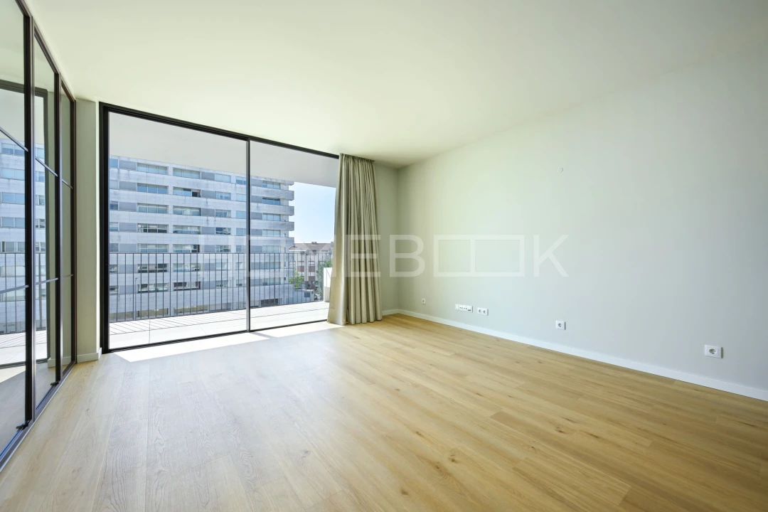 Apartamento T1 para Arrendamento em Santa Marinha Foto 24