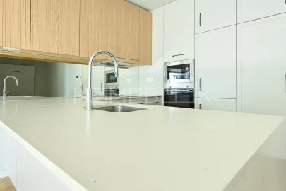 Apartamento T1 para Arrendamento em Santa Marinha