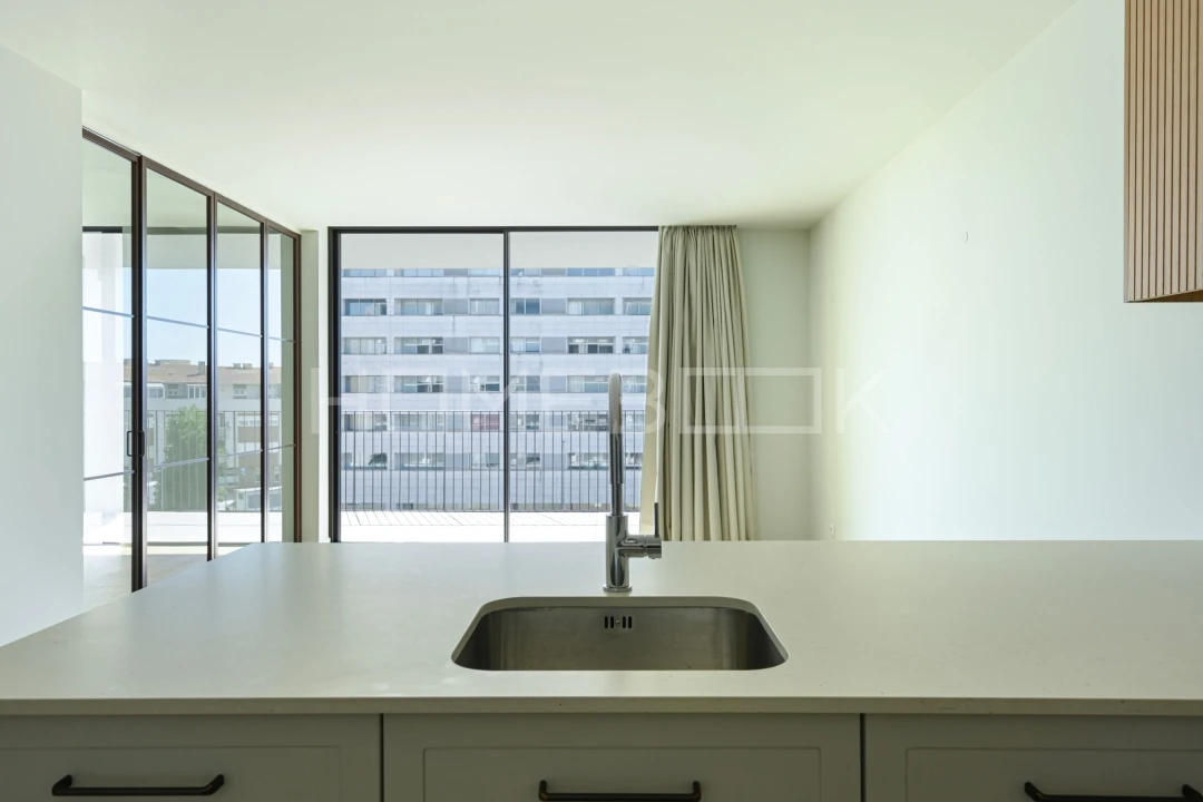 Apartamento T1 para Arrendamento em Santa Marinha Foto 15