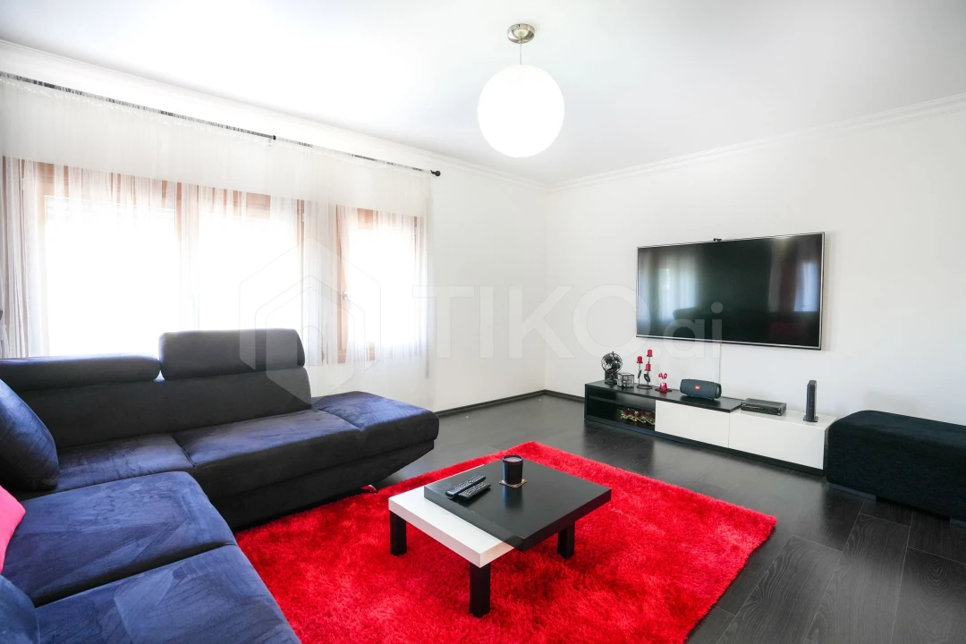 Apartamento T4 para Venda em Camarate, Unhos e Apelação Foto 1