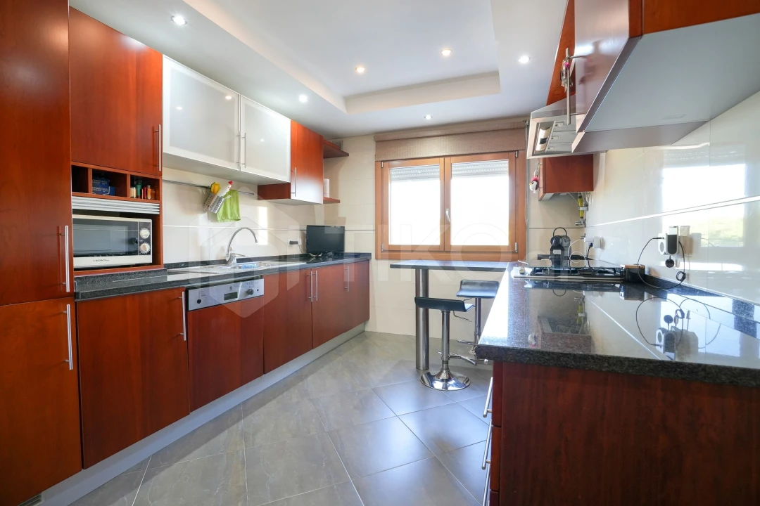 Apartamento T4 para Venda em Camarate, Unhos e Apelação Foto 12